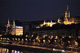 Novotel Danube Budapest - вечерний вид на элегантный отель на берегу Дуная