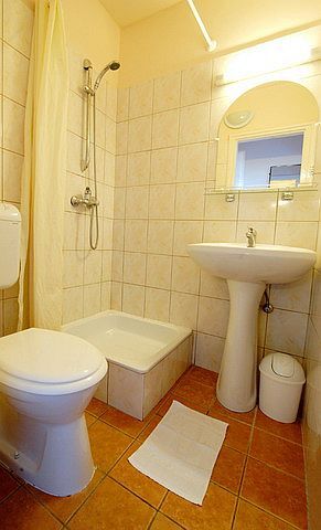 Гостининичные номера со скидкой в Будапеште-комфортабельная ванная 