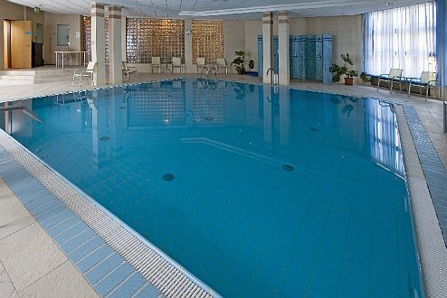 Basen kryty w Hotelu Wellness Rubin w Budapeszcie