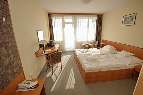 Bük Bükfürdő Hotel Corvus gyógyszálloda - 3 csillagos klasszikus szoba franciaággyal - Last minute hotel szoba kedvező áron Bük Bükfürdőn
