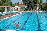 Duży basen pływacki Hotelu Holiday Beach w Budapeszcie