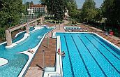 Hotel Holiday Beach Budapest Wellness and Conference - Vista de piscinas