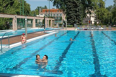 ブダペストの美景ドナウ川の銀行、Holiday Beach Budapest Wellness・Conference　Hotel