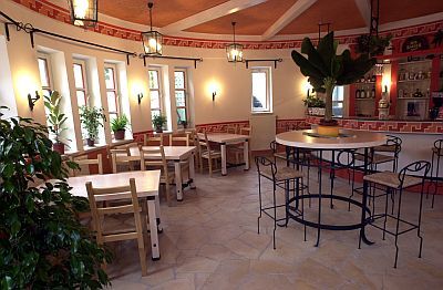 Elegant restaurant in het 3-sterren Hotel Millinium in de Werelderfenis Tokaj-Hegyalja