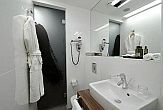 Mercure Budapest City Center szép fürdőszobája - Hotel a sétáló utcában a Centrumban, Új Mercure City Center hotel Budapesten