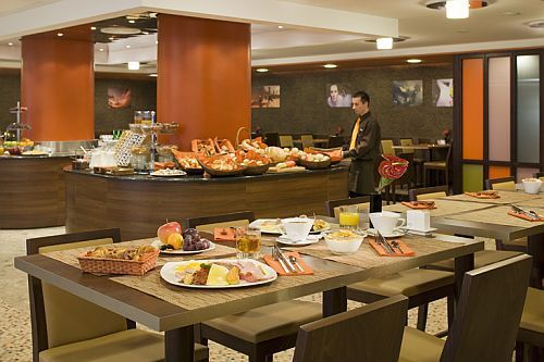 ビュフェスタイル朝ご飯、Mercure Budapest City Center ****