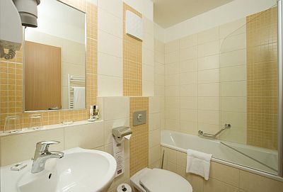Hôtel Mercure Budapest á 4 étoiles - la salle de bains de l'appartement de l'hébergement á 4 étoiles en Hongrie