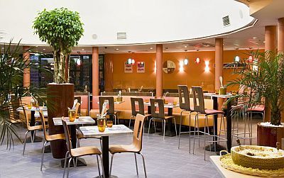 3* El restaurante del Ibis Heroes Square Hotel en Budapest