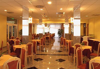 Hotel Zuglo in Boedapest - restaurant van het 3-sterren hotel met Hongaarse specialiteiten