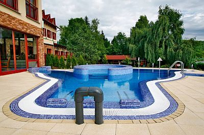 To Wellness Hote Bank piscinas de bienestar interiores al aire libre