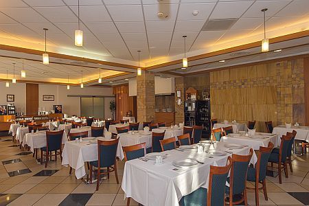 Elegant restaurant in Hotel Aquarell in Cegled