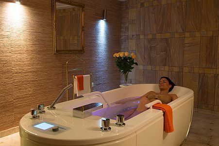 Wellnessbehandlungen vom Hotel Aquarell in Cegled - Hydromassage