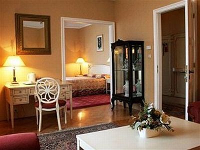 Hotel Astoria City Center Budapest - elegant hotelroom in the downtown of Budapest at discount prices