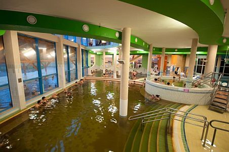 Agua medicinal en Cserkeszolo en Aqua-Lux Wellness Hotel 3*