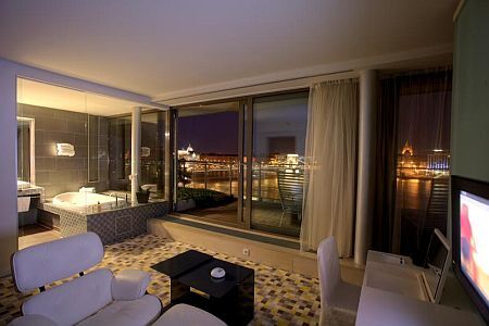Hotellrum med extrapris i Buda vid kädjebro med panoram utsikt i Lanchid 19 Hotel