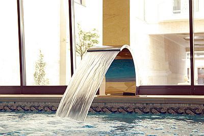 Wellness vakantie in het hart van Boedapest - binnenbad in het luxe Queen's Court Hotel and Residence