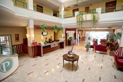 Hotell Palace Heviz - hotellets entré erbjuder ett vänligt välkomst