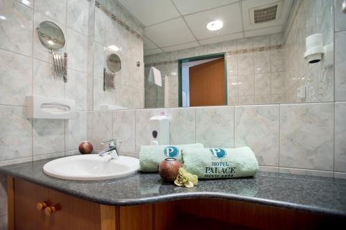 La salle de bains de l'hôtel Palota á 4 étoiles á Heviz - Heviz en Hongrie - l'eau thermal