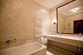 Andrássy Rezidencia Wellness Hotel elegáns és szép fürdőszobája Tarcalon