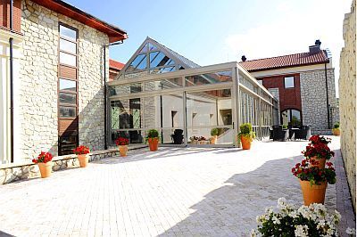 Tokaj-Hegyalja　にある新しい　ベルネス　ホテル、ワイン　と　オンセン。Andrassy Hotel Kuria Tarcal
