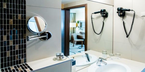 Wellness Hotel Ambient Sikonda, Komló Aromaspa mooi badkamer