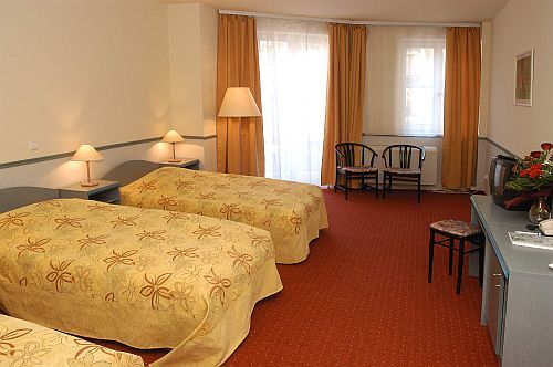 Hotel Corvin - Budapest - habitación triple barata