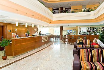 Hotel Airport Budapest**** Lobby and reception at Airport Hotel