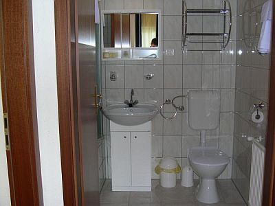 Tanie pokoje z łazieńką blisko Budapesztu w Biatorbagy w Hotelu Pontis