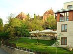 Hotel Castle Garden in de Burchtwijk van Boeda, vlakbij het Szell Kalman plein en het station Zuid (Deli palyaudvar)