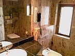 Fürdőszoba a Gellérthegyi Kalmár panzióban - 2 percre a Gellért tértől