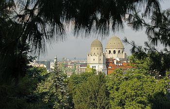 Kalmar Pension Budapest - Panorama view from bedroom to Danube