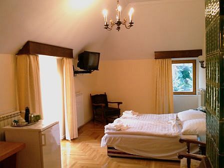 Två sovrum med gemensamt dörr i Kalmar Pensionat -  suiten i Buda på  Kalmar Pensionat 