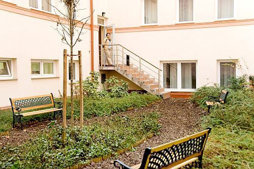 Le jardin de l'hôtel d'appartements á Budapest - Hôtel City Budapest en Hongrie