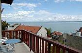 Panoramauitzicht over het Balatonmeer vanuit Echo Residence All Suite Luxury Hotel in Tihany, Hongarije