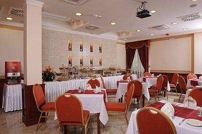 Hotel Balneario Kodmon en Eger - Restaurante