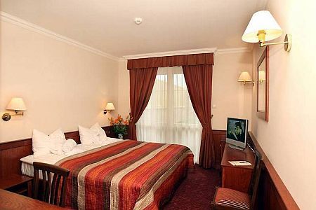 Hotel Kodmon Eger - hotel room at affordable price with half board for a wellness weekend