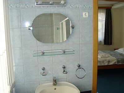 Free room in Szeged City Hotel - Elegant 3 star accommodation in Szeged - bath room in City Hotel Szeged