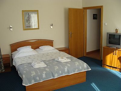 City Hotel Szeged - 3 estrellas - Habitación con cama francesa