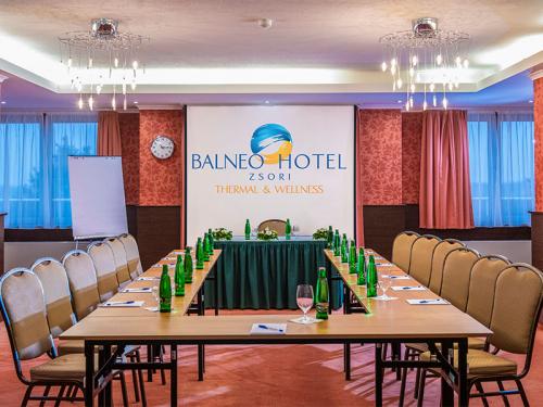 Sala de conferencias en Balneo Hotel Zsori en Mezokovesd