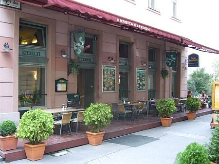 伝統的なハンガリ―料理、Hargita　Grill　Cafe　レストラン