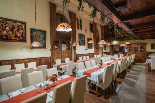 Elegancka restauracja City Hotelu Unio w Budapeszcie