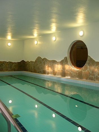 La piscine de l'hôtel Aqua á Budakeszi en Hongrie - hôtel á 3 étoiles pres de la Gare du Sud