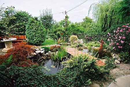 Välkött trädgård i Pensionat Panorama Eger - boka nu