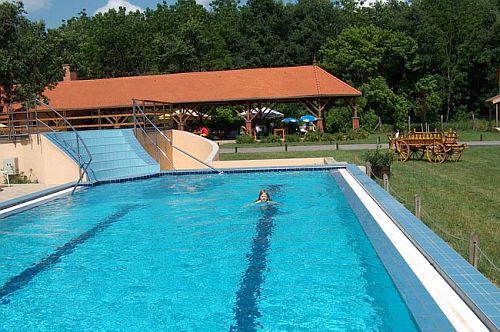 Hotel Zichy Park - Bikács-Kistápé Liget - piscina