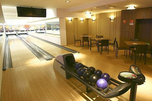 Vital Hotel Nautis Gardony sala de bowling en Gardony