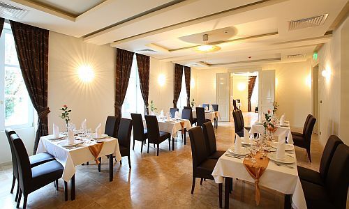 Le restaurant élégante de l'hôtel Ipoly Résidence - Menu hongroise et internationale