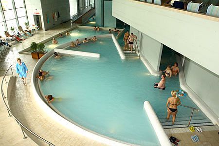 Hotell Saliris termiska pool i Egerszalok för wellnesshelg