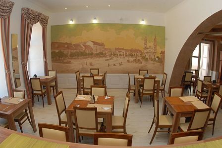 Elegant restaurant van het Hotel Arany Griff - 3-sterren onderdak in Papa, Hongarije