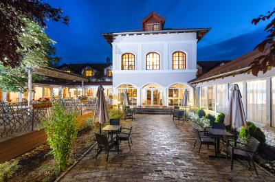 Romantisches und elegantes Hotel in Inarcs mit Wellness