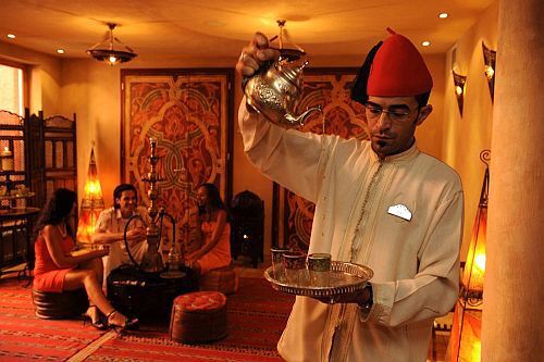 Hotellets sagolika Arabiska  teeru på Shiraz Hotell i Egerszalók 
